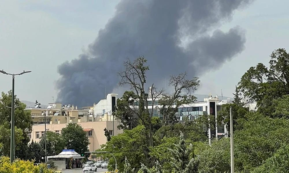 Μεγάλη φωτιά τώρα στην Κάτω Κηφισιά - Ισχυρή έκρηξη σε εργοστάσιο